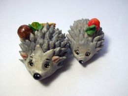 Семья ежиков, соленое тесто, акварель, лак.